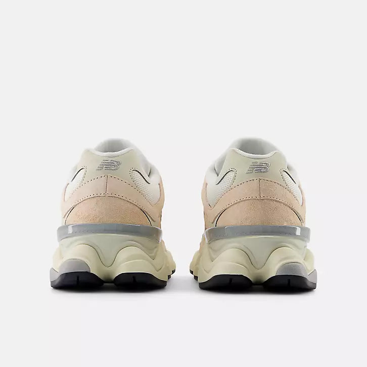 New Balance 9060 :  :  Vintage rose with sea salt and silver metalic